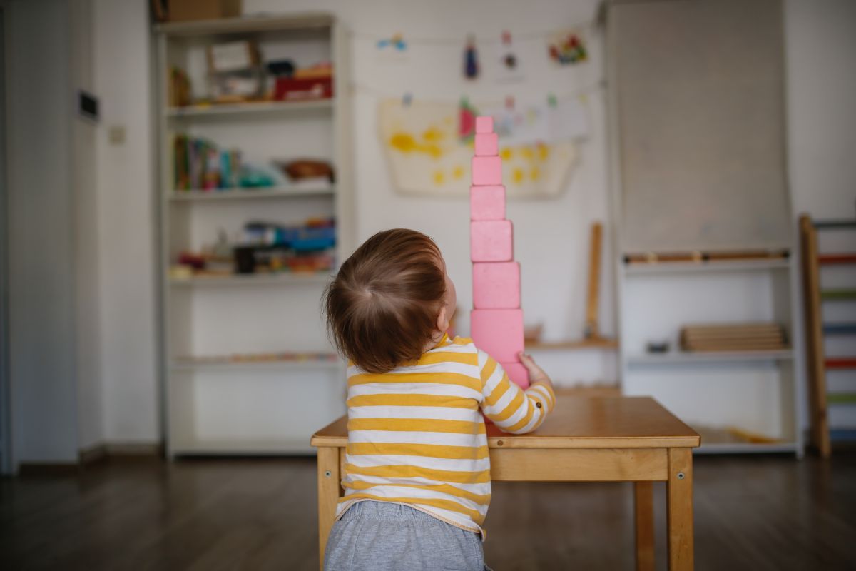 Foto colorida de um bebê - Metrópoles