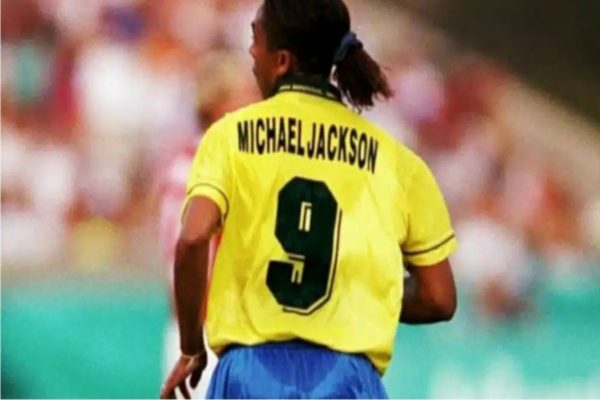 Michael Jackson é o apelido dado pelo locutor Luciano Do Valle a Mariléia dos Santos, ex-jogadora de futebol, que atuou na seleção brasileira por 12 anos.