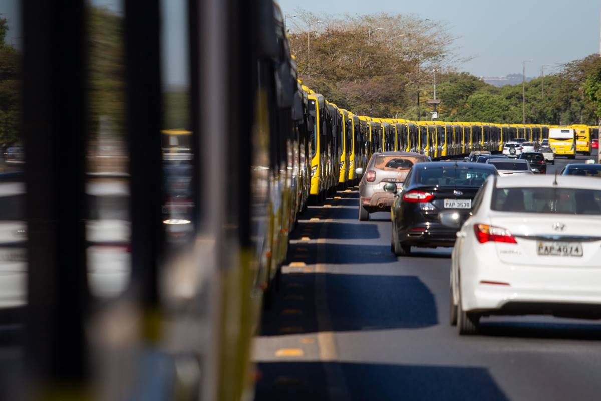 Deputados autorizam GDF a captar R$ 1,1 bi do BNDES para metrô e BRT