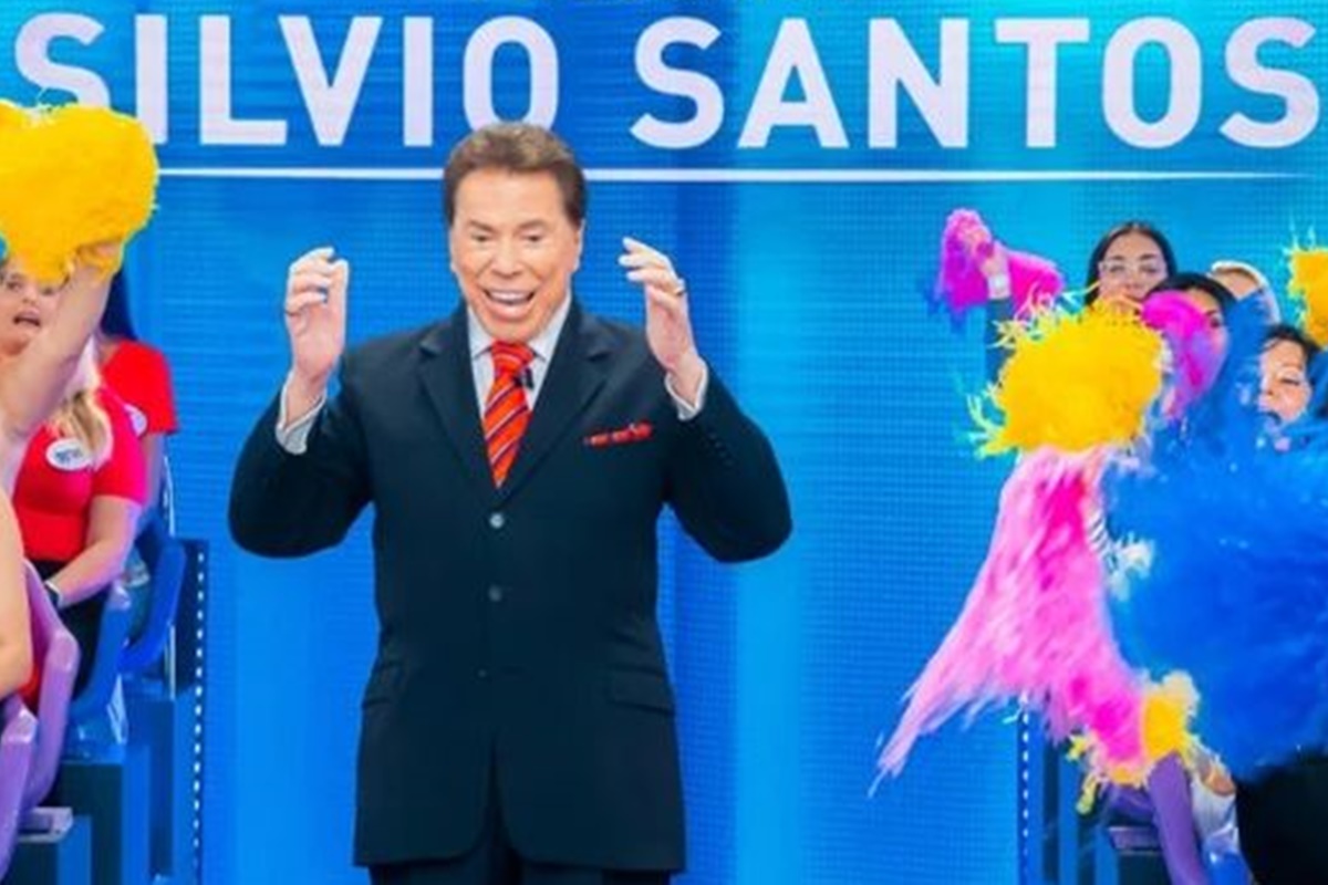 Silvio Santos é clicado durante um de seus programas - Metrópoles