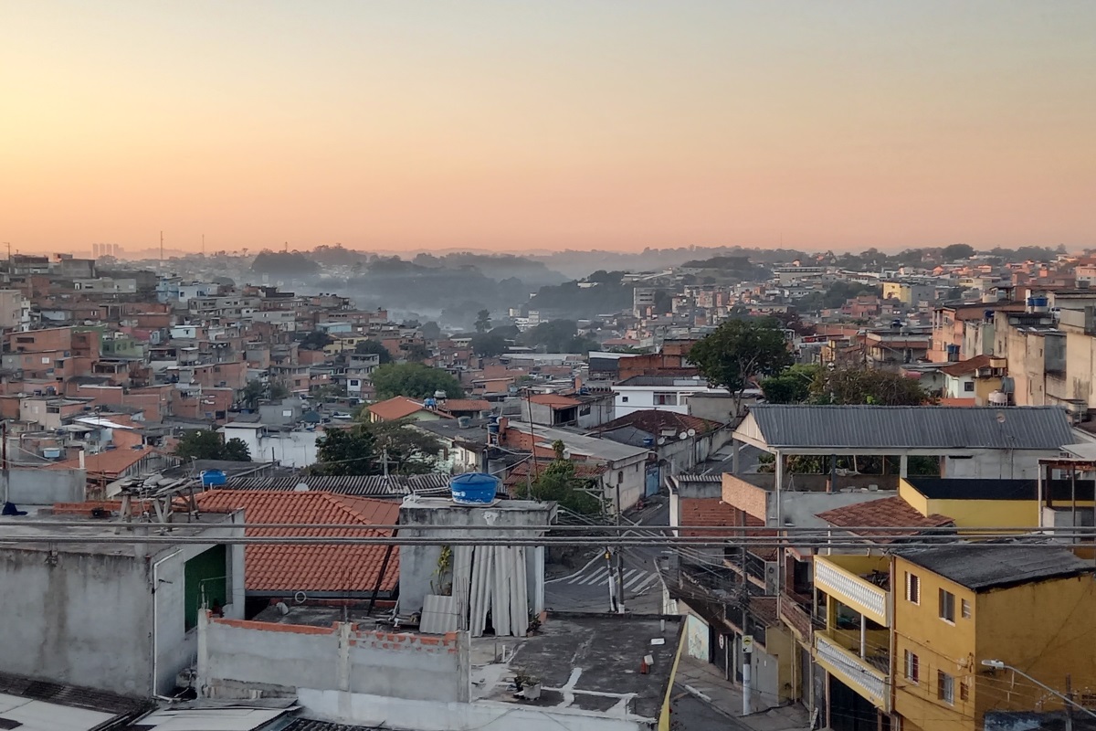 Imagem mostra amanhecer na periferia - Metrópoles