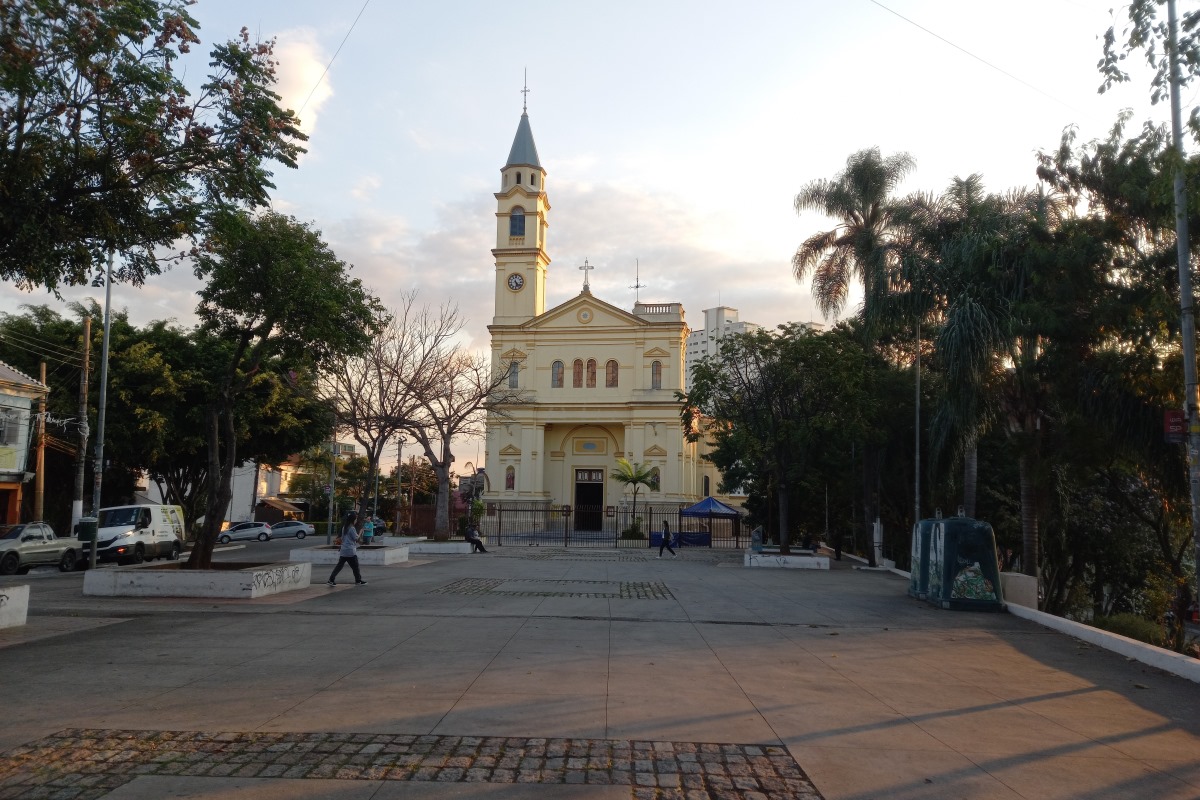 Imagem mostra igreja - Metrópoles