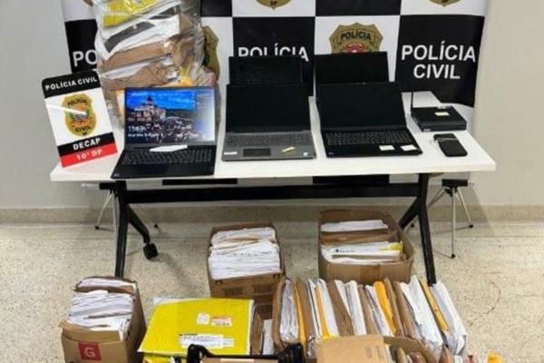 POLÍCIA CIVIL DE SÃO PAULO APREENDEU CAIXAS DE DOCUMENTOS E COMPUTADORES EM ENTIDADES DA FARRA DO INSS - METRÓPOLES