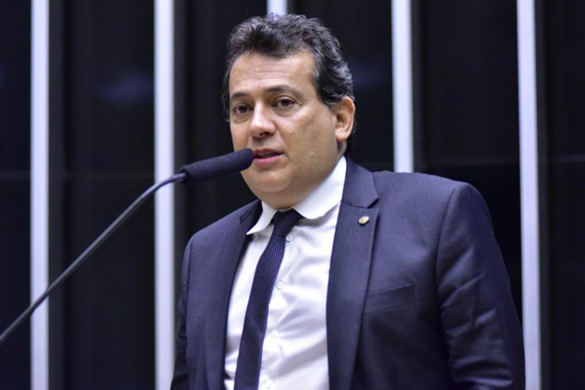 Ex-presidente da Beija-flor assume vaga de Chiquinho Brazão na Câmara