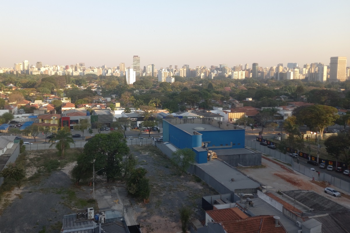 Imagem mostra bairro arborizado - Metrópoles