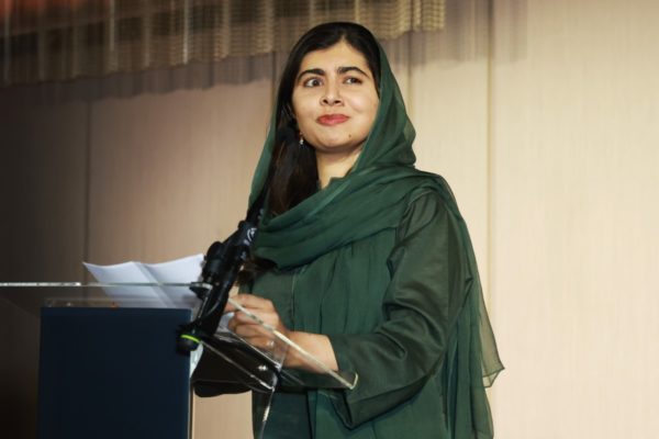 Imagem colorida mostra Malala Yousafzai