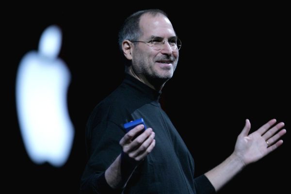 Imagem colorida mostra Steve Jobs, ex-presidente da Apple