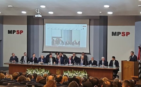 Imagem colorida da sessão do MP de SP em que o ministro Alexandre de Moraes foi homenageado ao lado de Michel Temer, Rodrigo Pacheco e Geraldo Alckmin - Metrópoles