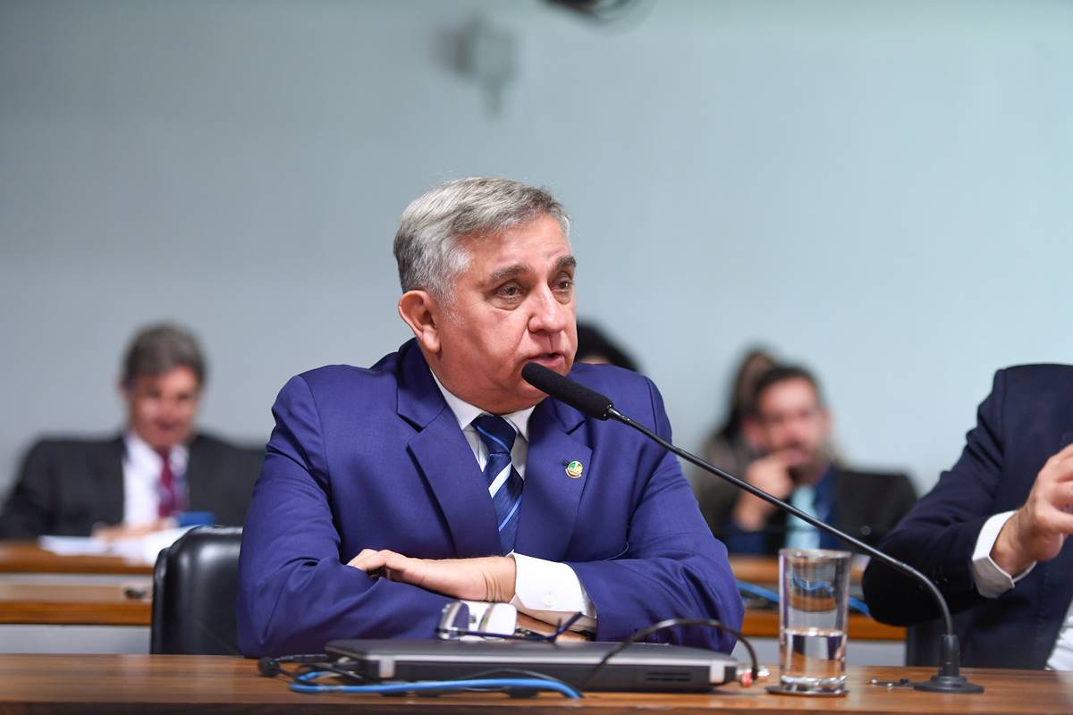 Senador retira pedido de CPMI da compra do Master pelo BRB