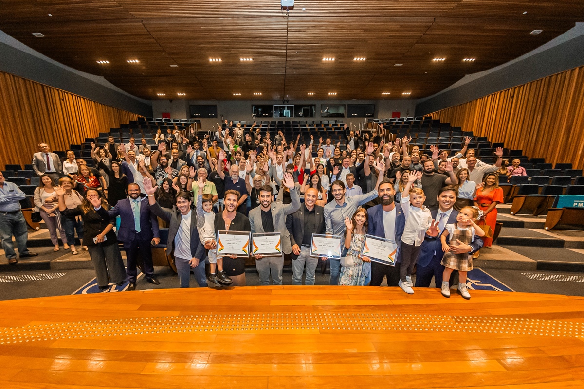 Grupo R2 recebe título de Cidadãos Honorários e Beneméritos do Distrito Federal