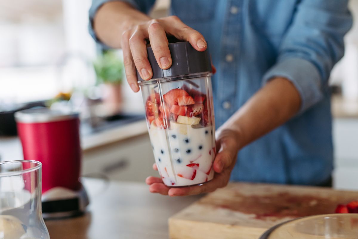 Aprenda receita de shake rico em colágeno que combate o envelhecimento