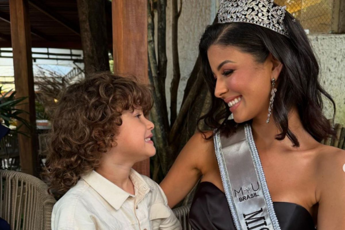 imagem colorida da miss bbrasil luana cavalcante e seu filho 