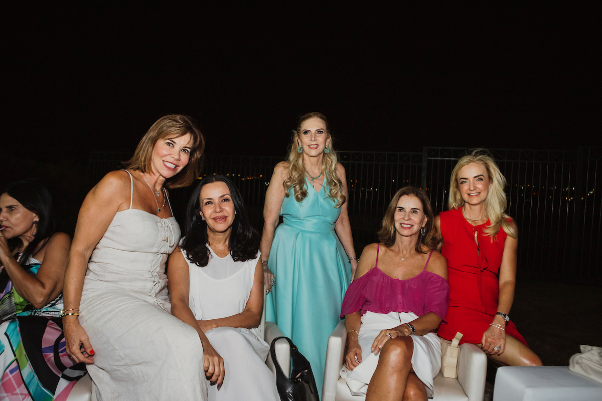 Cristiane Constantino, Claudia Meireles, Simone Novaes, Auristela Constantino e Maria da Graça Miziara