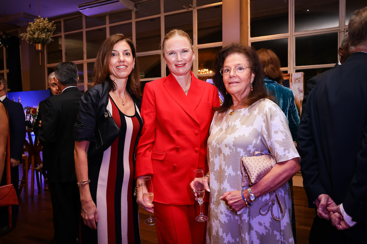 Embaixadora da Suíça, Enrica Battistutta, Hege Huud e Anthea Vanech