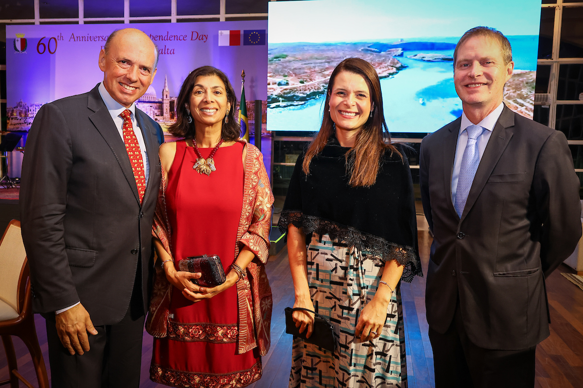 Embaixador Peter Claes, embaixatriz, Alexandra Costa, embaixatriz da Nova Zelândia, Elena Prendergast e embaixador da Nova Zelândia, Richard Prendergast