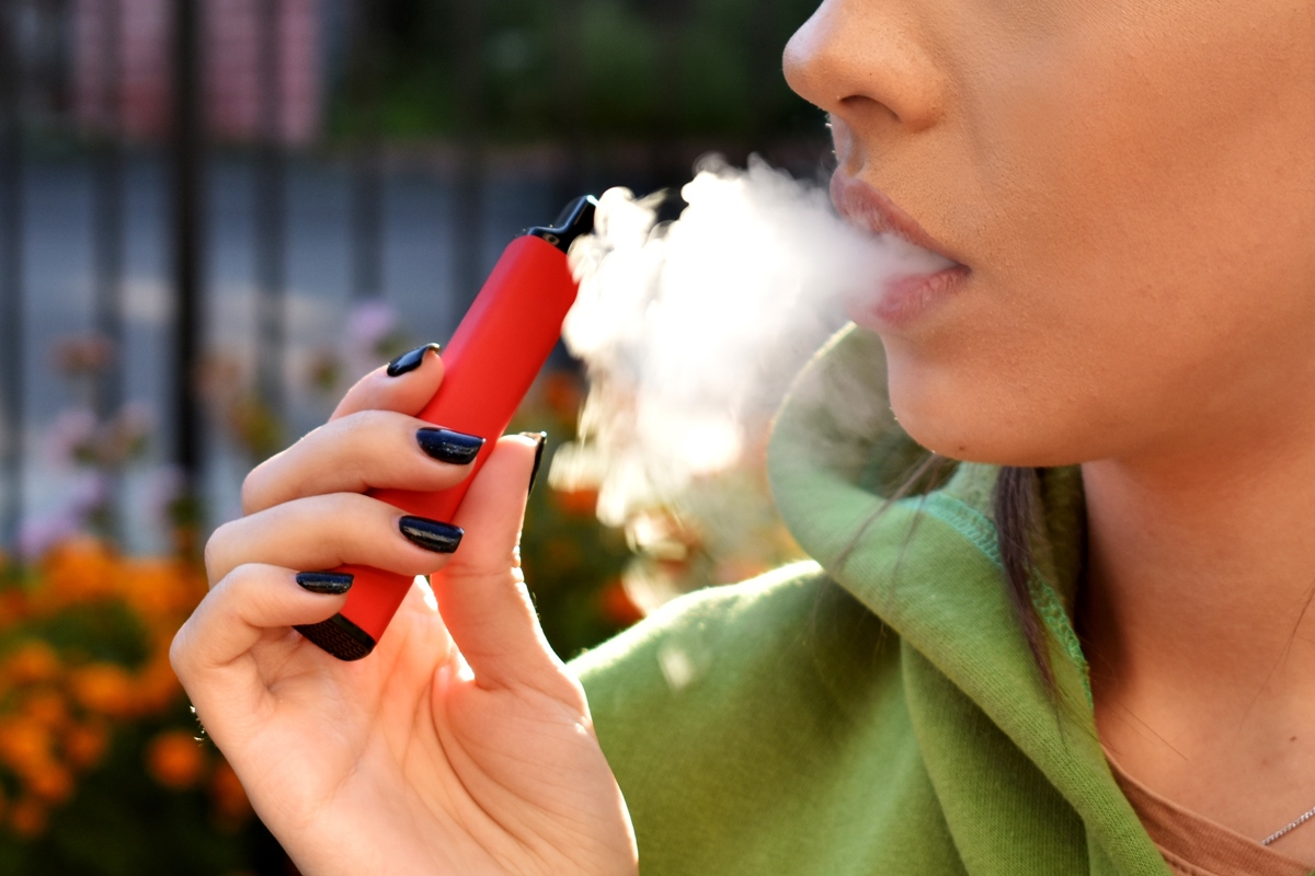 Morte de adolescente escancara facilidade na compra de vapes no DF