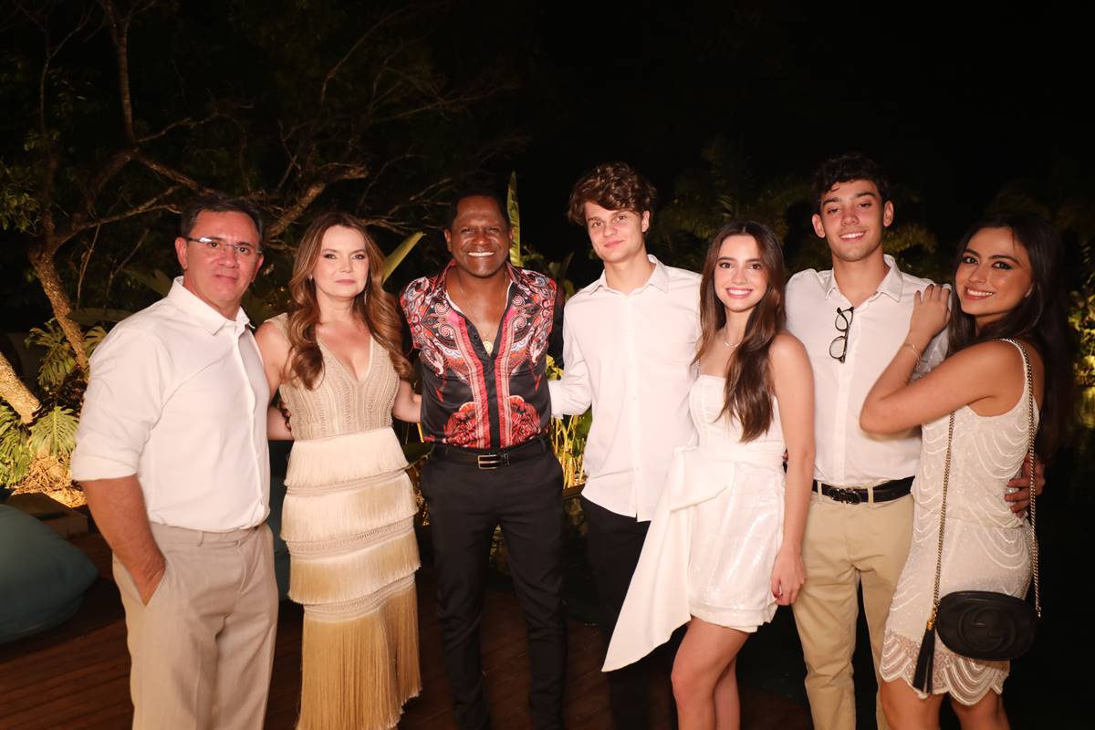 Philipe e Daniela Cavalcanti, Tatau, Philipe Filho, Valentina Loureiro, Marina Cavalcanti e Enzo Weine