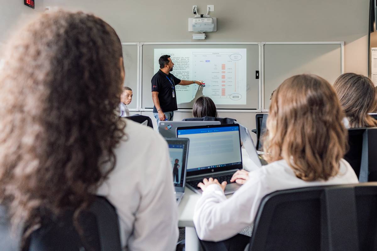 Turma de Sucesso: 100% dos Alunos do Instituto J&F Conquistam Emprego em Tecnologia