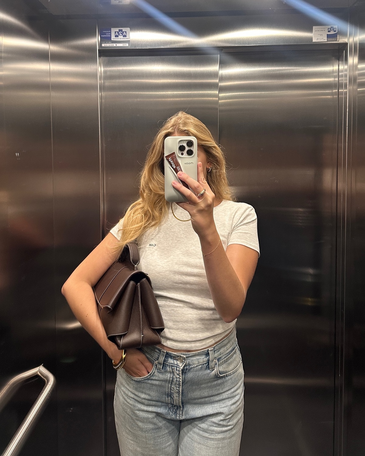 rhode hailey bieber capinha case maquiagem moda - metrópoles