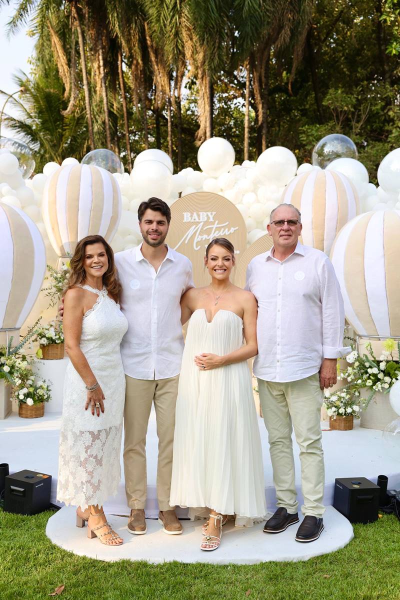 Tânia Naoum, William Naoum, Layla Monteiro e Jim Cable 