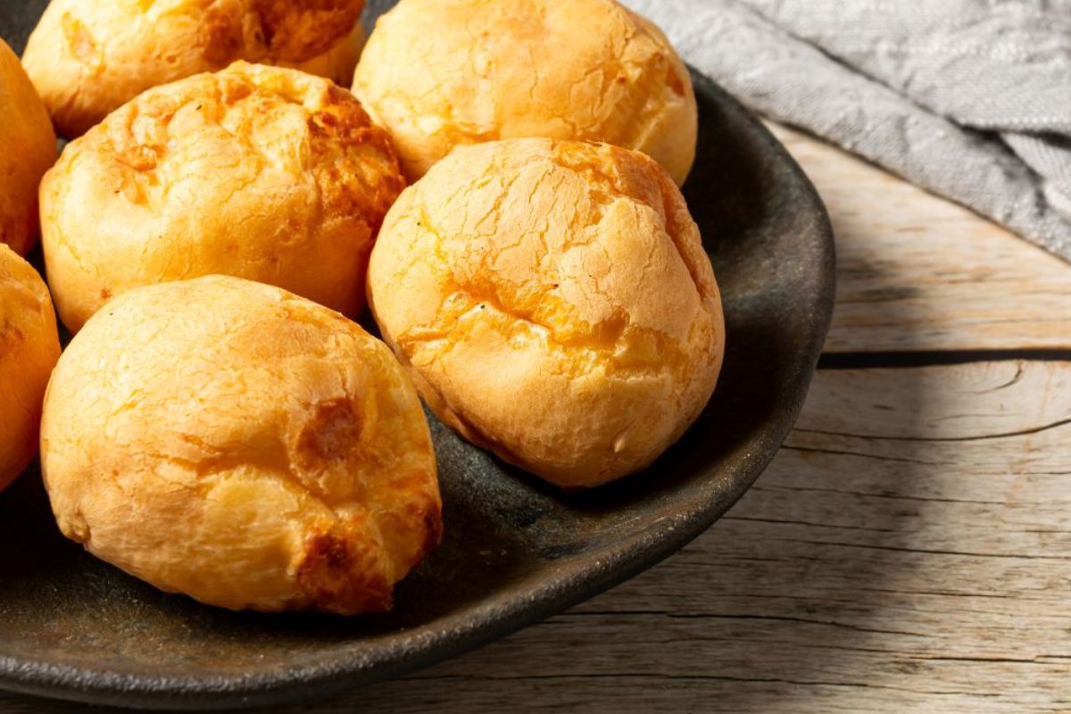 pão de queijo recheado com catupiry