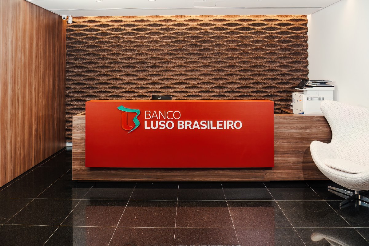 Imagem colorida mostra Banco Luso Brasileiro - Metrópoles