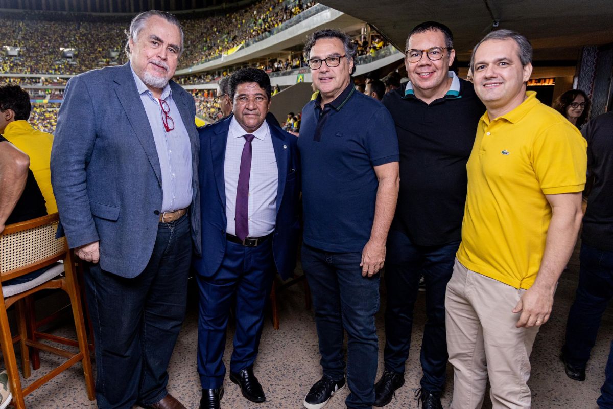 Cláudio Magnavita; o presidente da CBF, Ednaldo Rodrigues; Eduardo Gussem e convidados