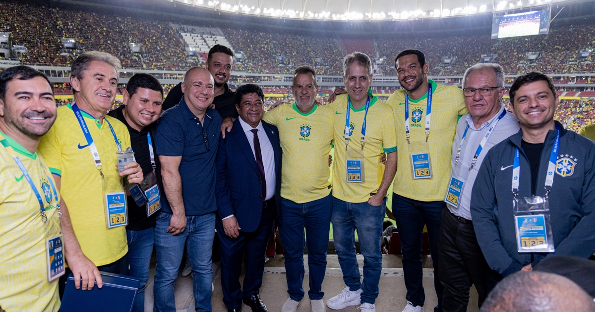 Daniel Vasconcelos; Francisco Novelletto; Neto Goés; Hélio Cury Filho; o presidente da CBF, Ednaldo Rodrigues; Rubens Angelotti; Ricardo Paul; Samir Xaud; Hélio Cury; e Gustavo Vieira