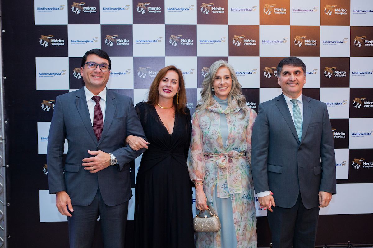 Josias Seabra, presidente do Sebrae, Rose Rainha, Karini e o presidente do Sindivarejista, Sebastião Abritta