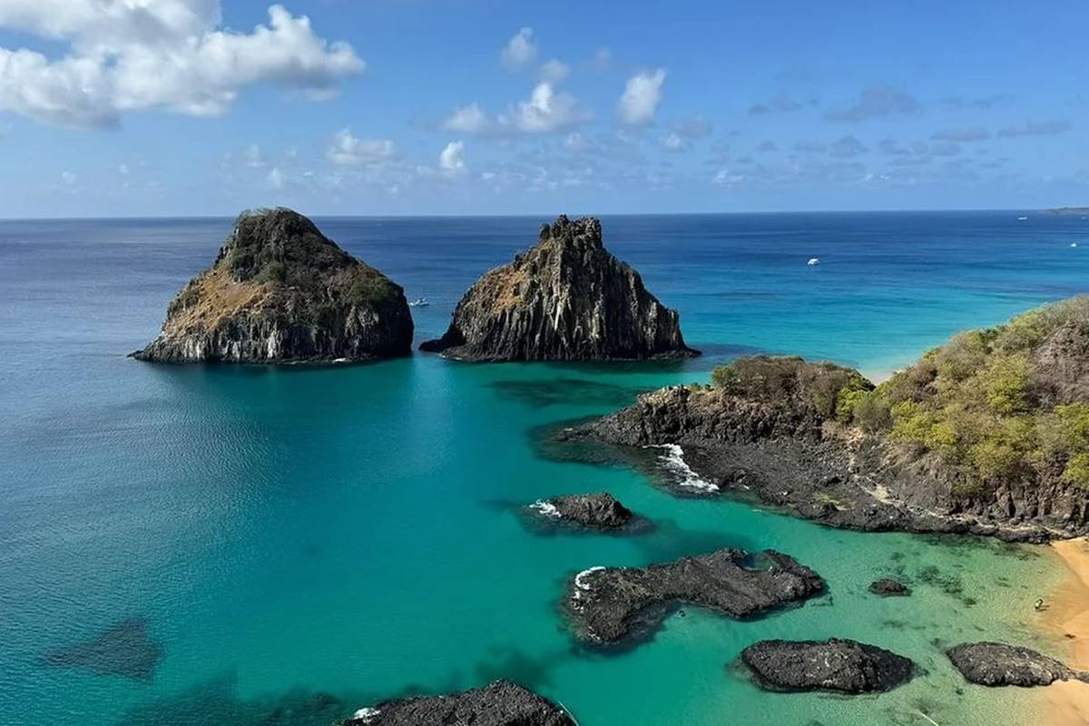 Farbbild des Fernando de Noronha-Archipels