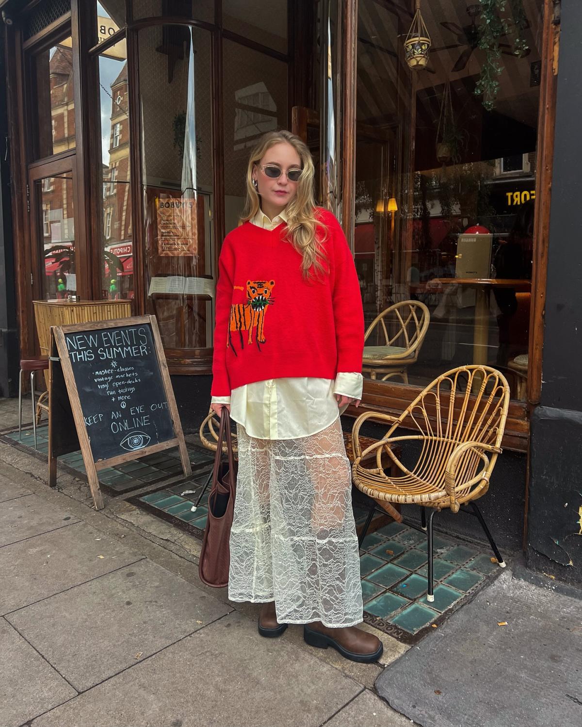 Na imagem com cor, foto da influencer de moda com um look boho chic - metrópoles