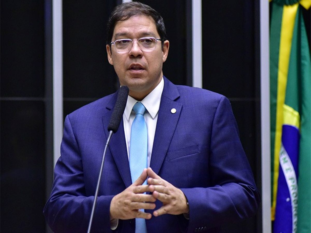 “Desmoralização do Congresso brasileiro”, diz vice da Câmara sobre IOF