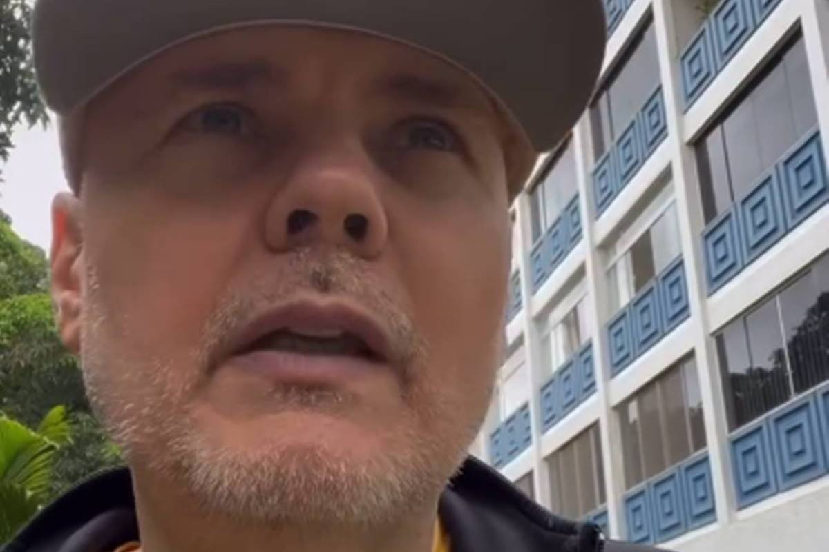 Billy Corgan, do Smashing Pumpkins, passeia por Brasília antes de show