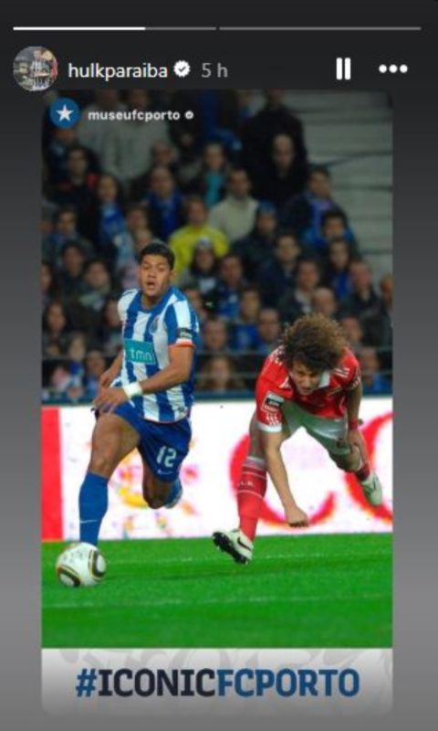 Foto colorida da publicação do jogador Hulk sobre a goleada do Porto sobre o Benfica de David Luiz - Metrópoles