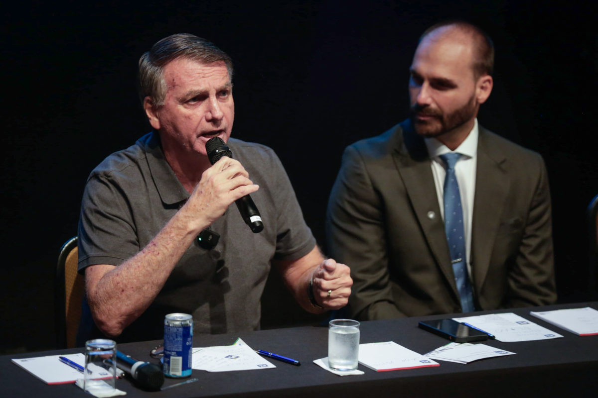 PF mostra mais provas contra os Bolsonaros