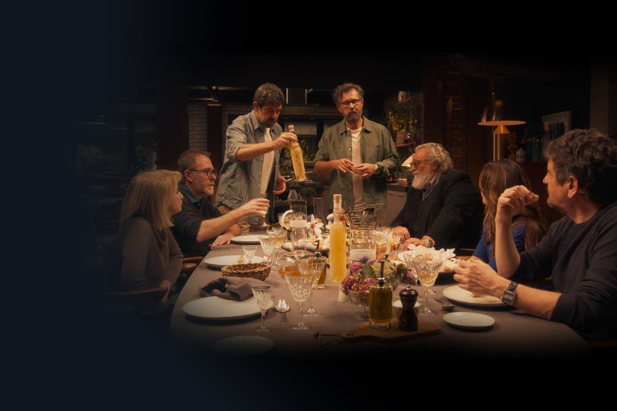 Imagem colorida da série Dinner Club, da prime video - Metrópoles