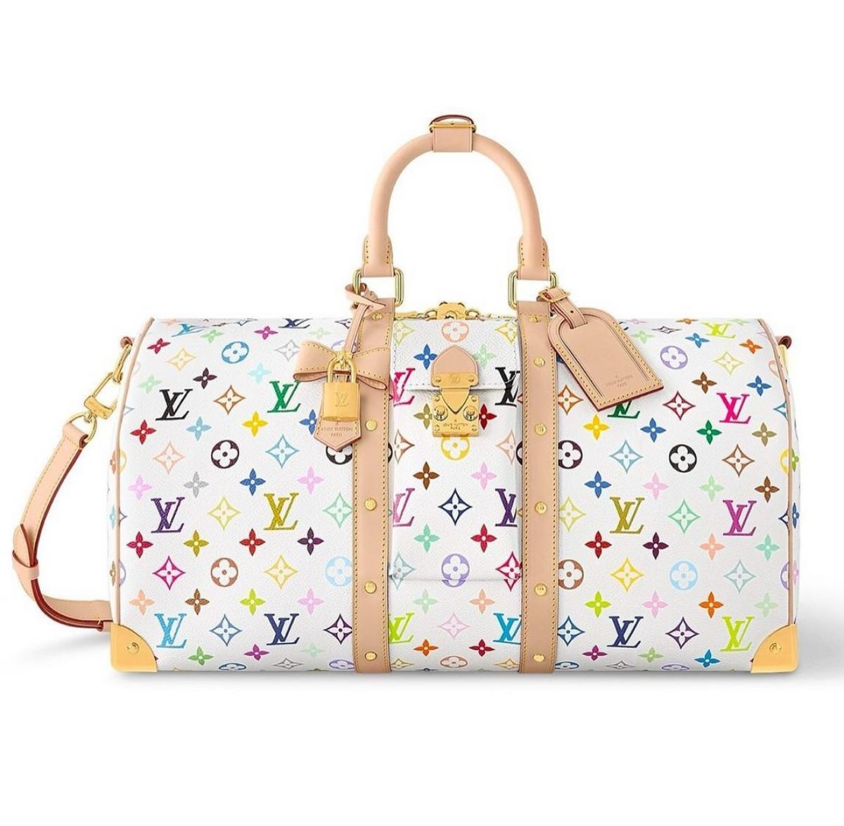 Na imagem com cor, produtos de divulgação da Louis Vuitton com o artista japonês Takashi Murakami - metrópoles 