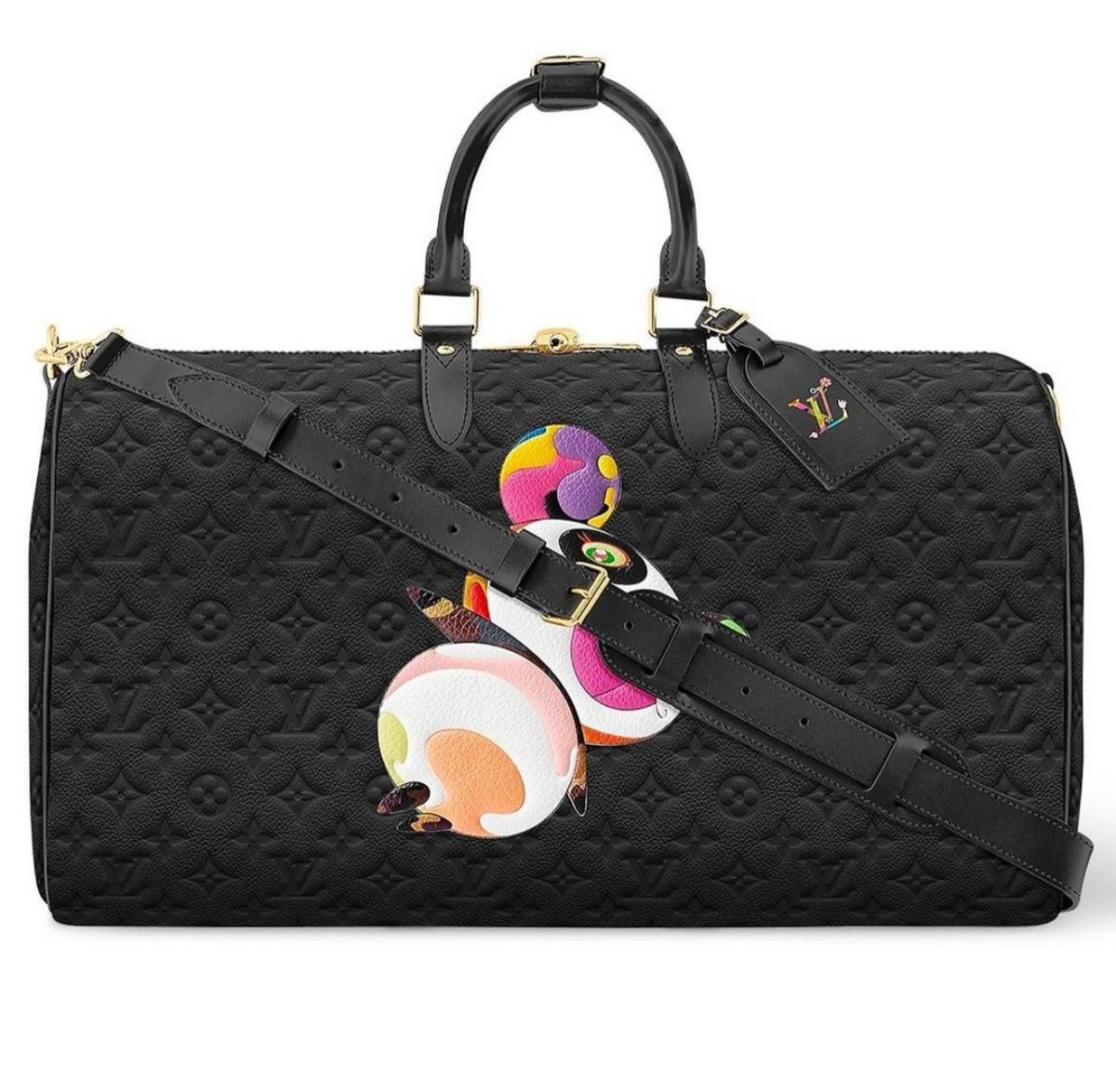 Na imagem com cor, produtos de divulgação da Louis Vuitton com o artista japonês Takashi Murakami - metrópoles 