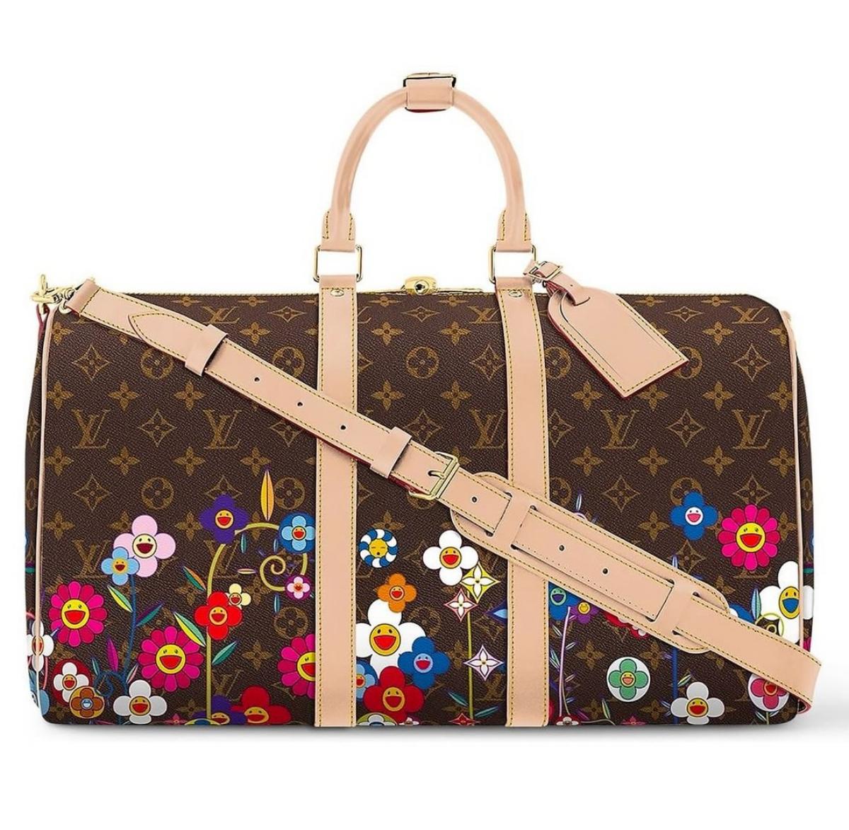 Na imagem com cor, produtos de divulgação da Louis Vuitton com o artista japonês Takashi Murakami - metrópoles 