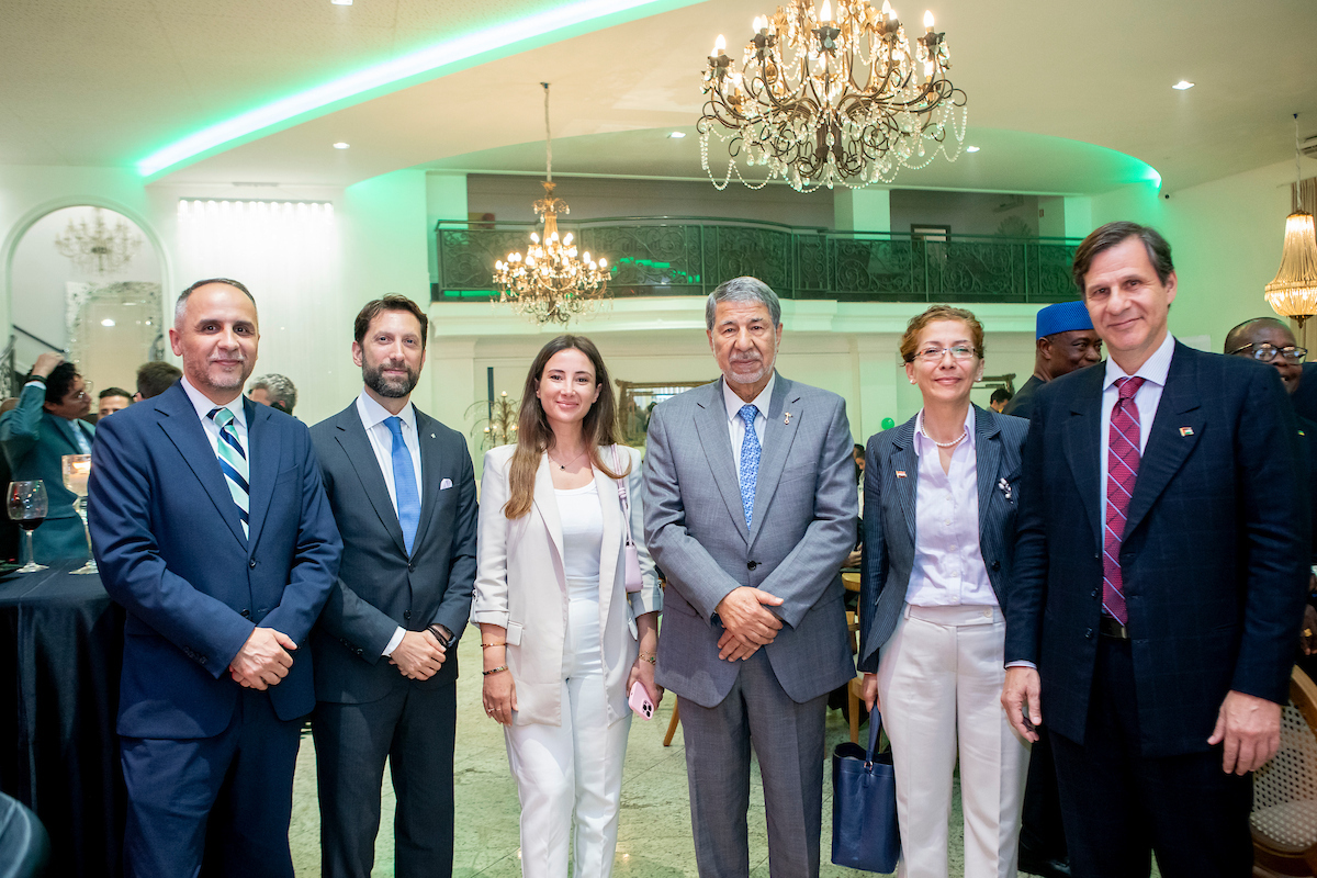 Embaixador da Sérvia, Aleksandar Ristic; George Jallad Lebanon; Hala Bishani; embaixador da Palestina, Ibrahim Alzeben; Rania al haj Ali embaixadora da Siria; e Mohamad Orra Mourad