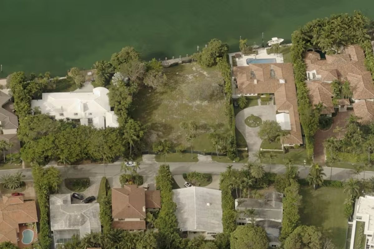 Terreno de Neymar em Miami