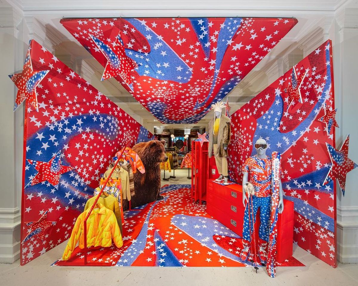 Vitrine da Bergdorf Goodman por Eli Russell Linnetz