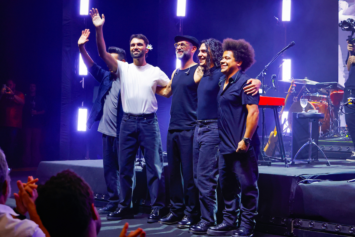 Silva faz show de encerrramento da turnê Encantado 2024 na capital federal