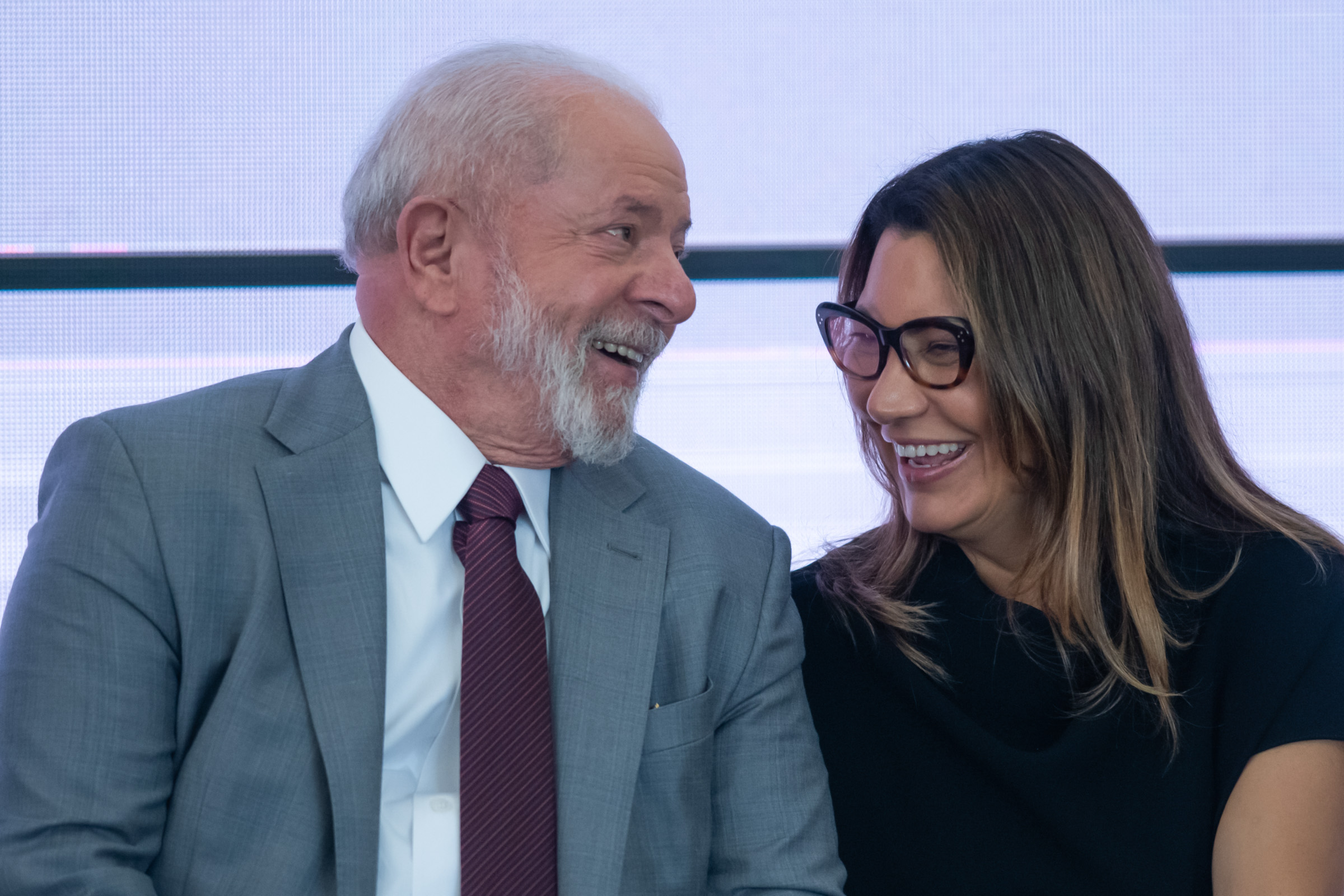 Lula parabeniza Janja por aniversário de 59 anos: “Sempre ao meu lado”