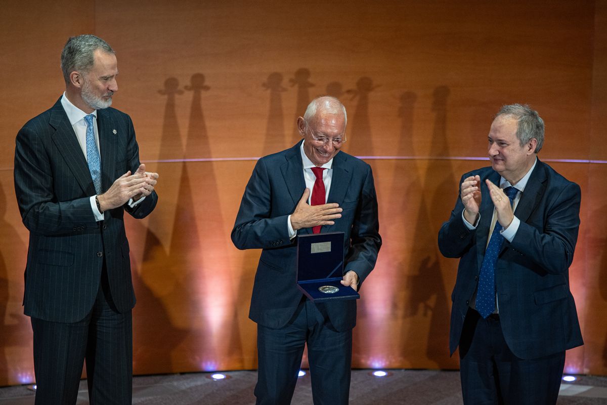 Felipe VI apresenta o VIII Prêmio de Carreira Empresarial do Reino da Espanha (iese) ao Presidente e Fundador da Mango, Isak Andic - Metrópoles