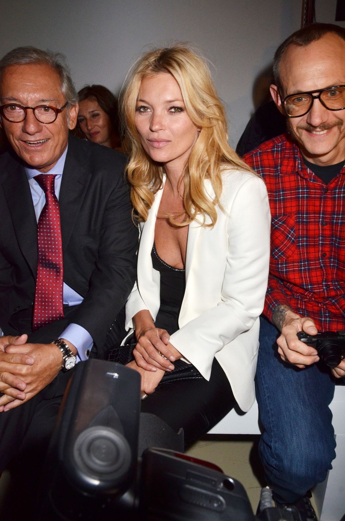 Isak Andic, Kate Moss e Terry Richardson em evento da Mango - Metrópoles