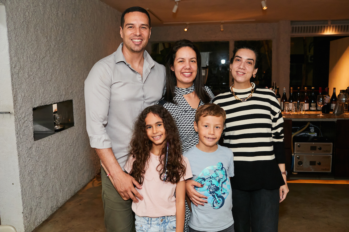 Paulo de Tarso, Olga Oliveira, Nayara Tayar e os pequenos Catarina e Henrique