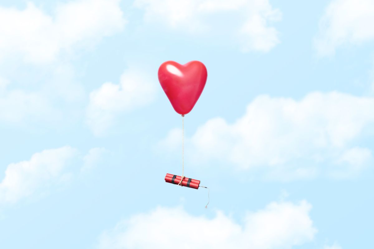 Love bombing: 5 signos que exageram nas promessas de amor