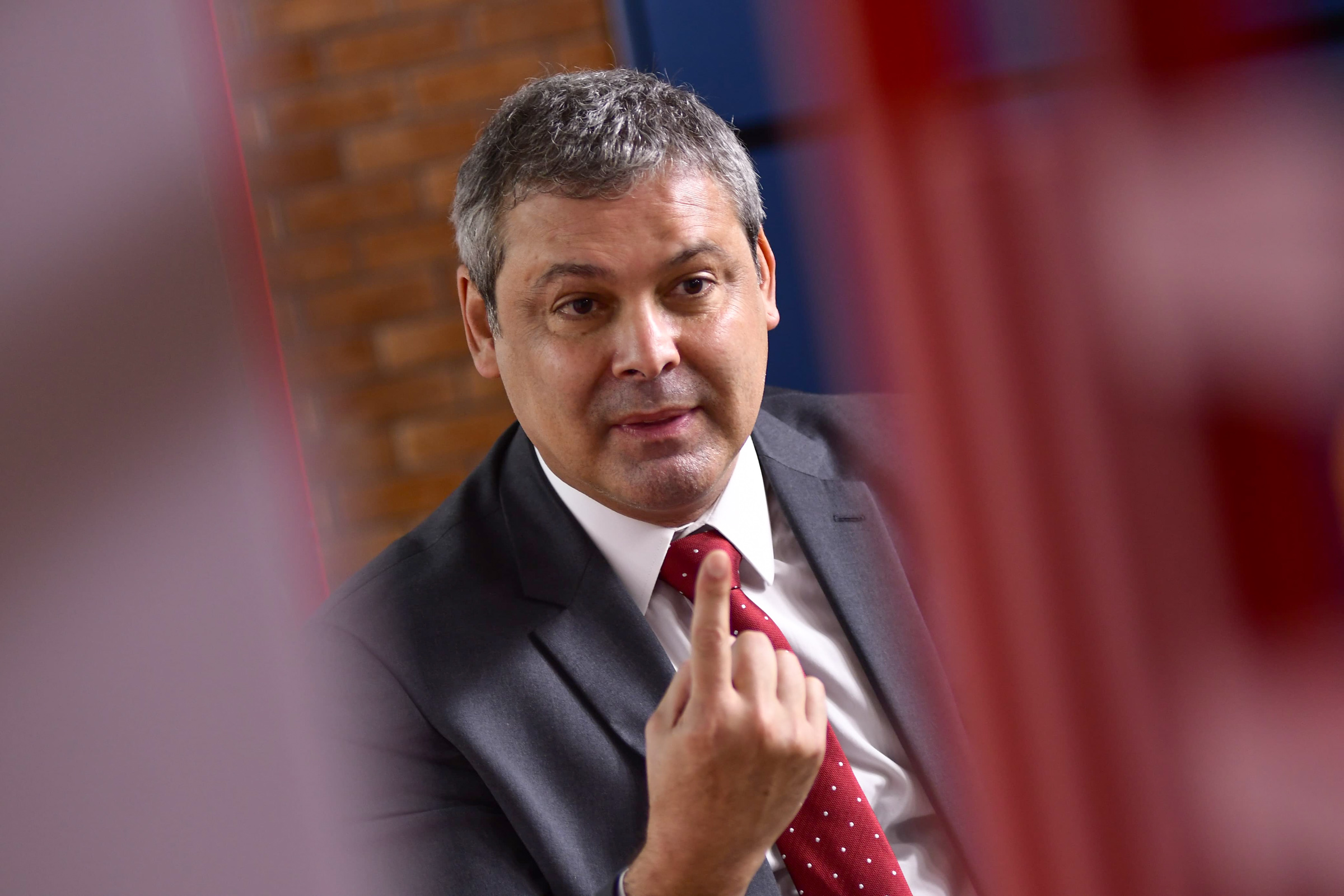 Líder do PT reage a fala de Valdemar sobre Bolsonaro depender de Trump