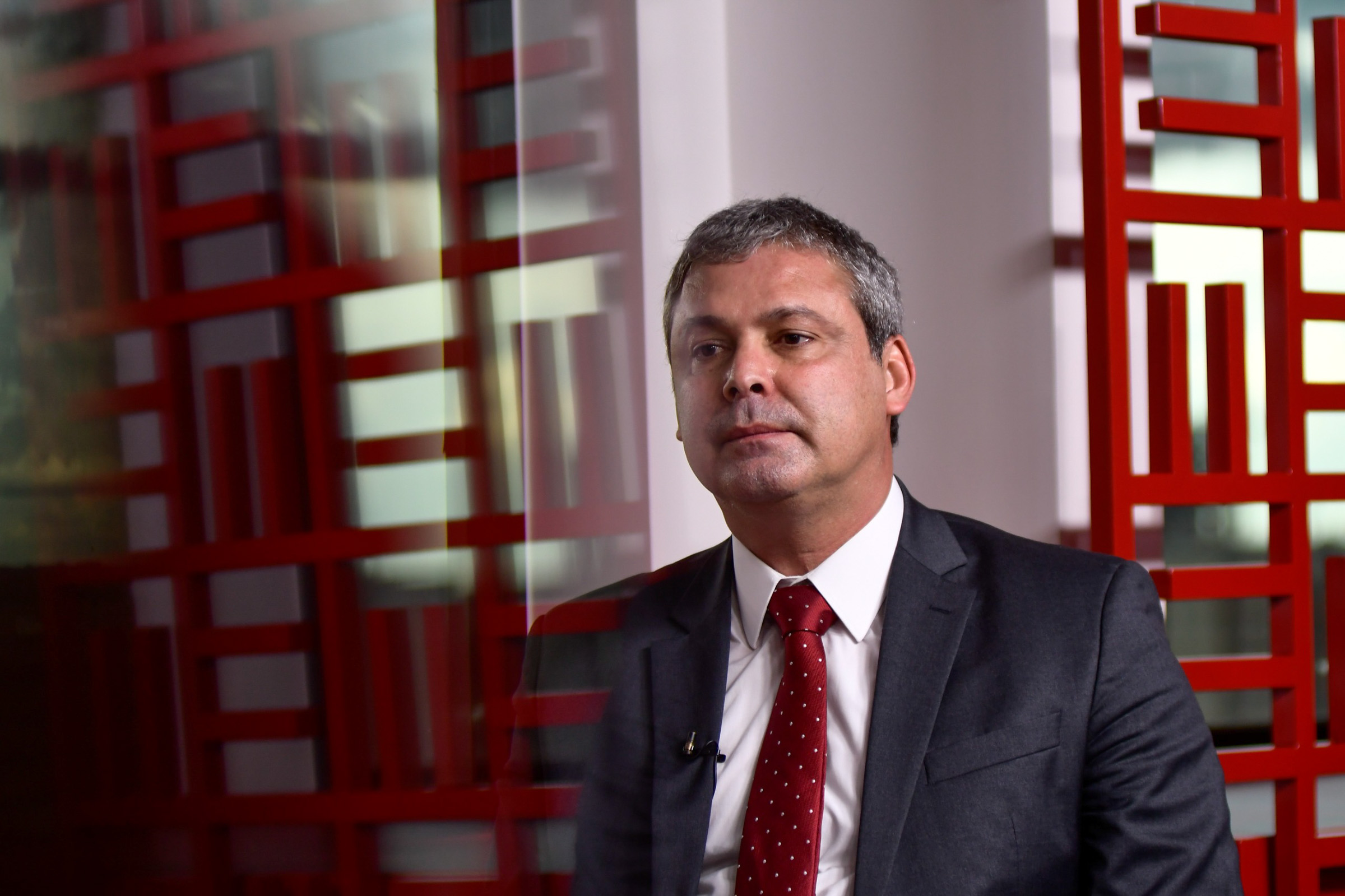 Líder do PT diz que Moraes é “um dos maiores heróis no momento”